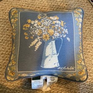 Pillow & blanket set